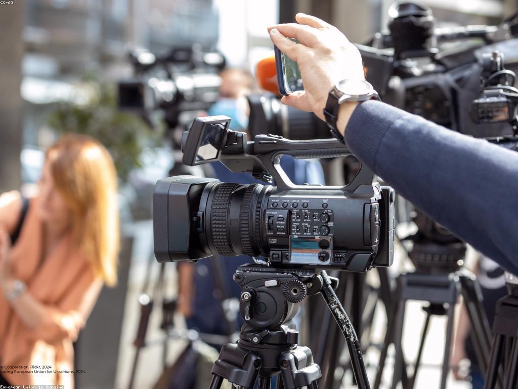 សារៈសំខាន់នៃការរាយការណ៍នៅក្នុងសង្គមសម័យសម័យថ្មី